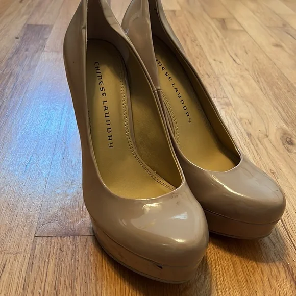 Heels - Picture 2 of 3